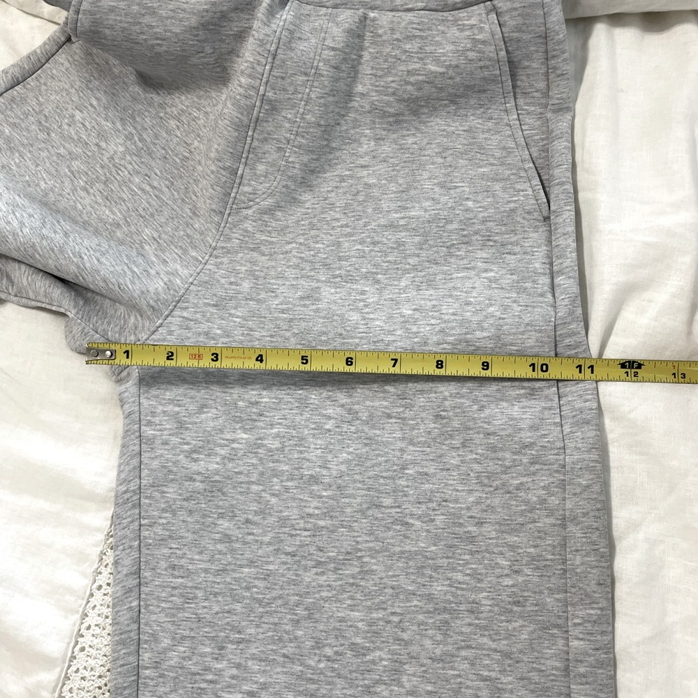 EUC Uniqlo Ballon Sweat Pants - Picture 11 of 16